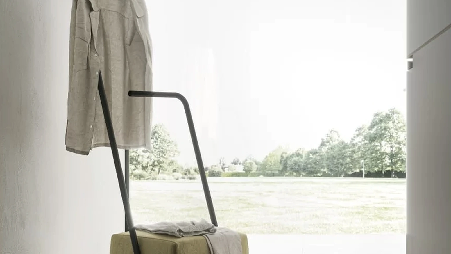 Pouf appendiabiti Matisse in tessuto e metallo di SantaLucia