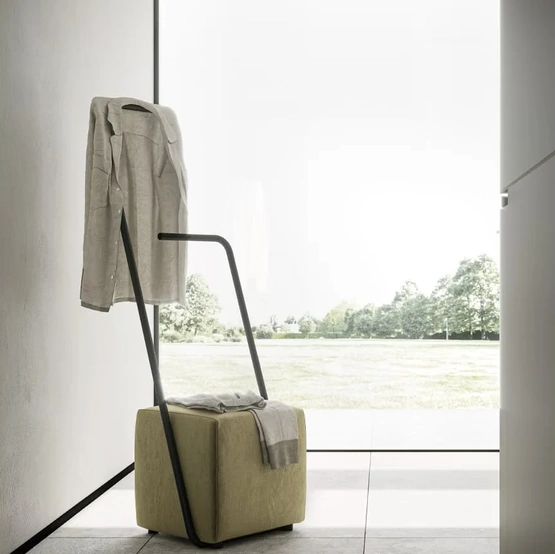 Pouf appendiabiti Matisse in tessuto e metallo di SantaLucia