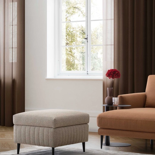 Pouf contenitore in tessuto imbottito e trapuntato Treasure di Le Comfort