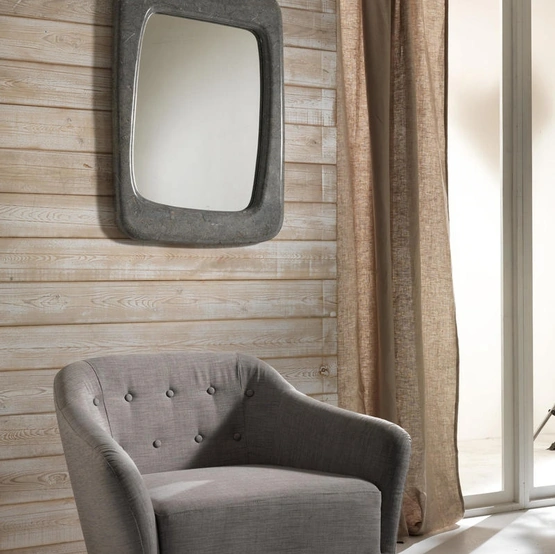 Specchio Smooth con rivestimento della cornice in tessere di pietra fossile di Stones