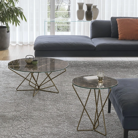 Tavolino rotondo Star in gres porcellanato con base in metallo verniciato di Target Point