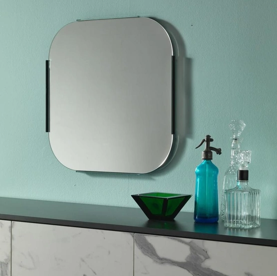 Specchio Shiva con inserto in vetro e struttura in metallo di Stones