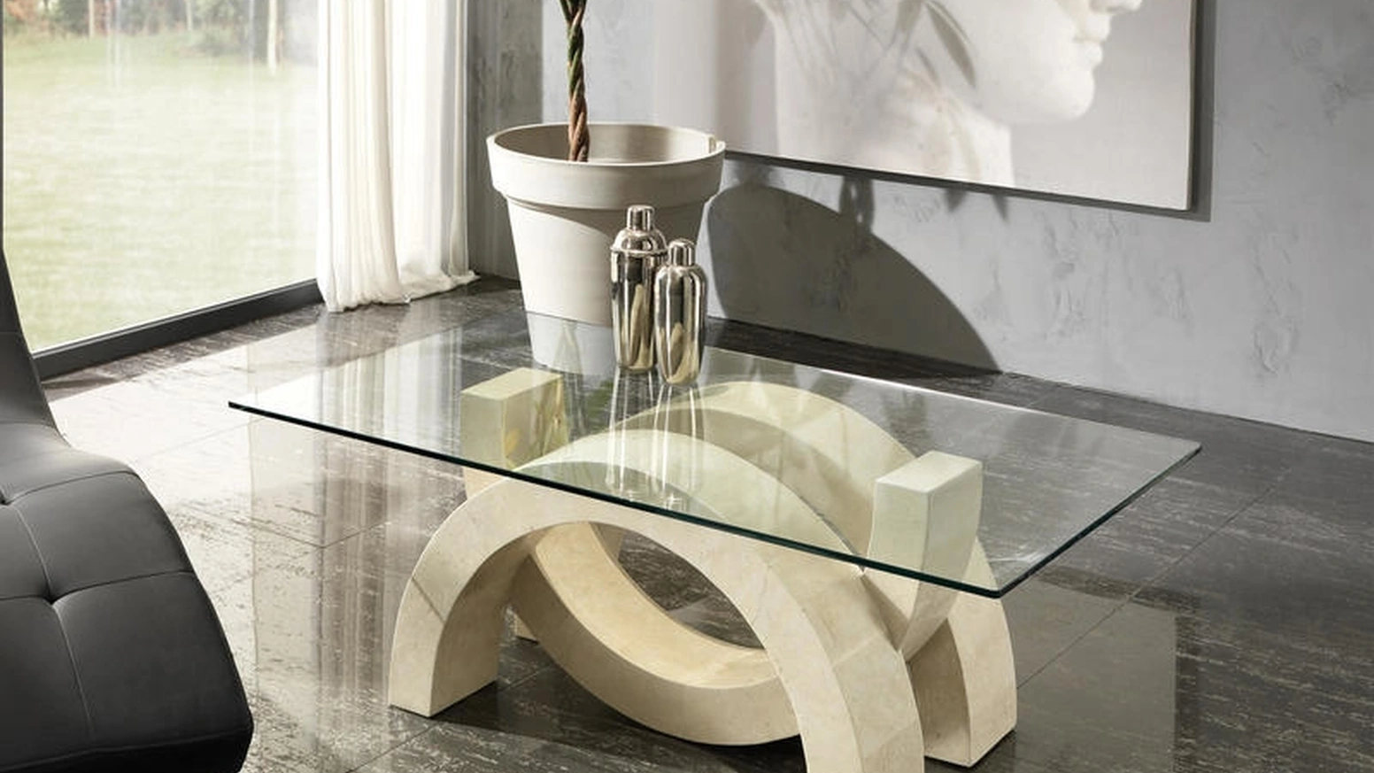 Tavolino con top in vetro e base in pietra fossile Olimpia di Stones