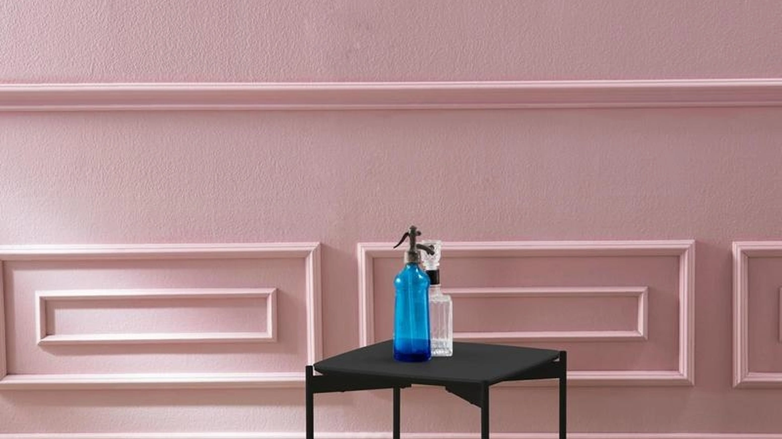 Tavolino Ivy in ceramica con struttura in metallo di Stones