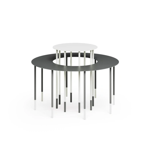 Tavolino Otto in metallo, costituito da due tavolini a doppia altezza, inseriti uno all’interno dell’altro, utilizzabili anche singolarmente di Egoitaliano