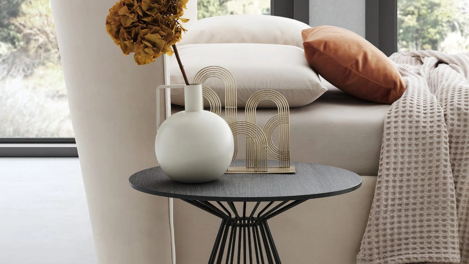 Tavolino Renee con top in legno di Rovere e base in metallo di Le Comfort