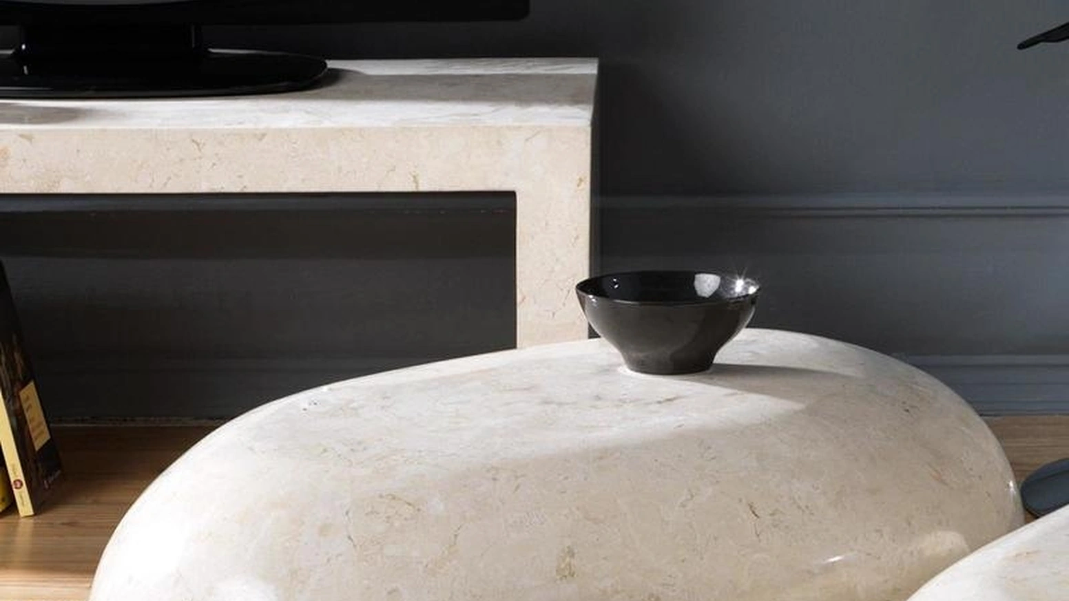 Tavolino Sasso Small in pietra fossile di Stone