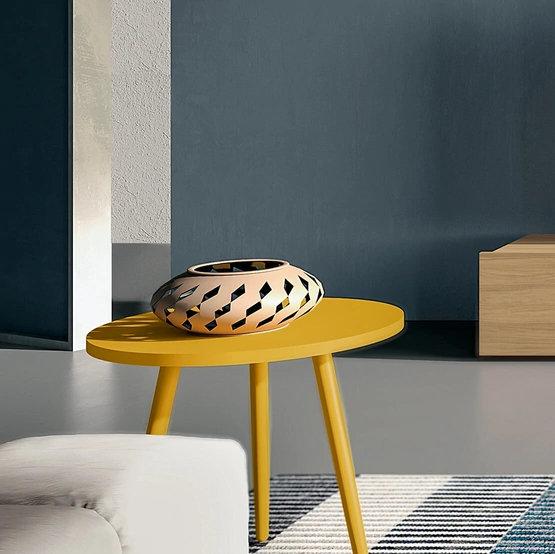 Tavolino tondo a tre piedi Trio laccato opaco di SantaLucia