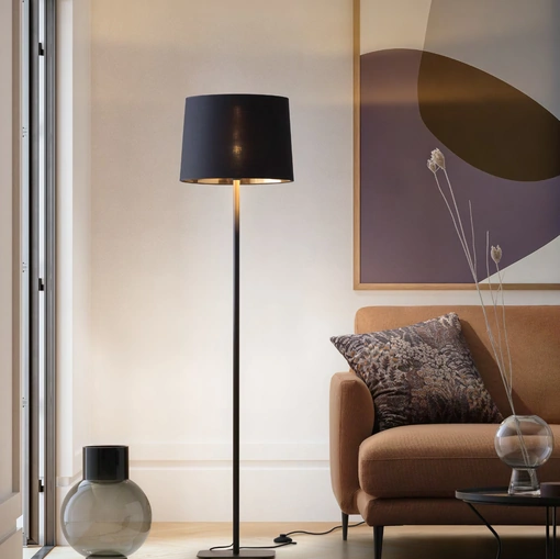 Lampada da terra Hygge con base in metallo e paralume in tessuto di Le Comfort