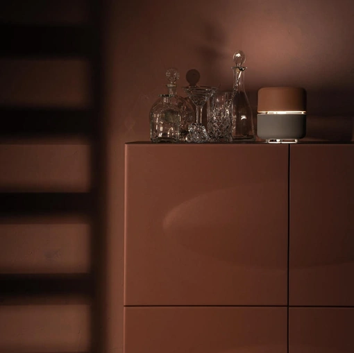 Lampada da tavolo Idra in metallo verniciato di Stones