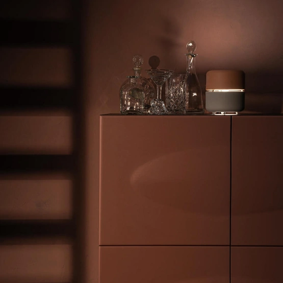 Lampada da tavolo Idra in metallo verniciato di Stones