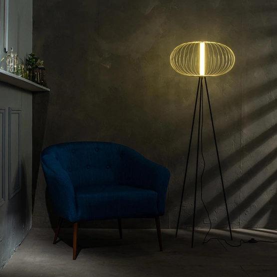 Lampada da terra Mizar in acciaio verniciato Ottone lucido di Stones