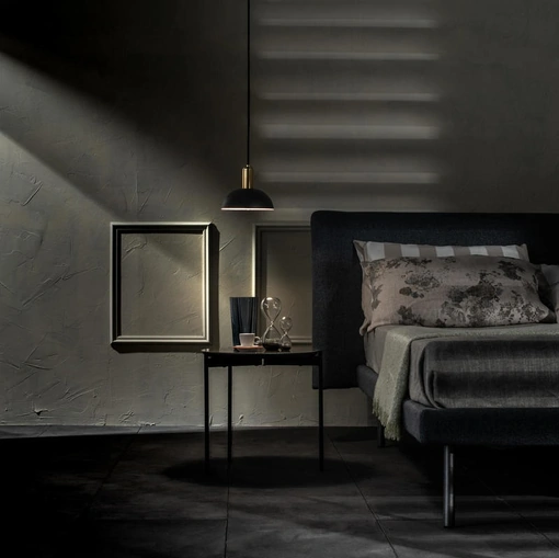 Lampada a sospensione Spica in metallo verniciato con decoro in ottone di Stones