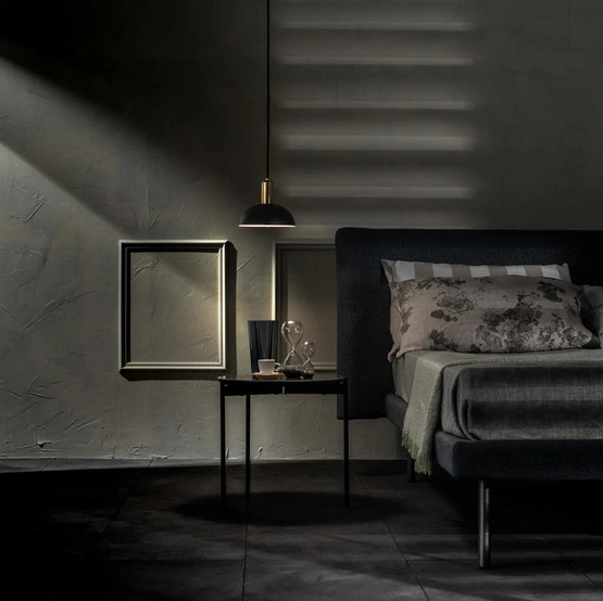 Lampada a sospensione Spica in metallo verniciato con decoro in ottone di Stones