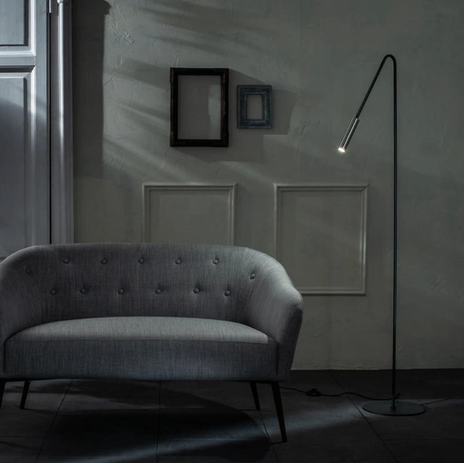 Lampada da terra Vega in metallo verniciato di Stones