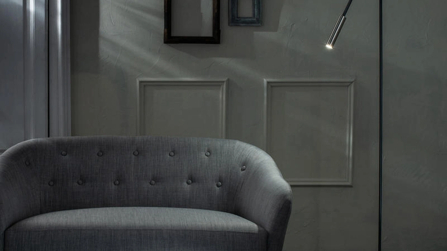 Lampada da terra Vega in metallo verniciato di Stones