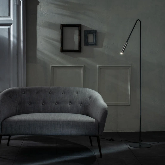 Lampada da terra Vega in metallo verniciato di Stones