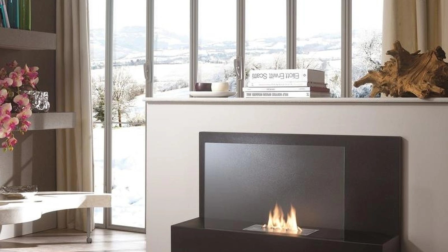 Biocamino da parete Bmovie in acciaio inossidabile e vetro temperato di Stones