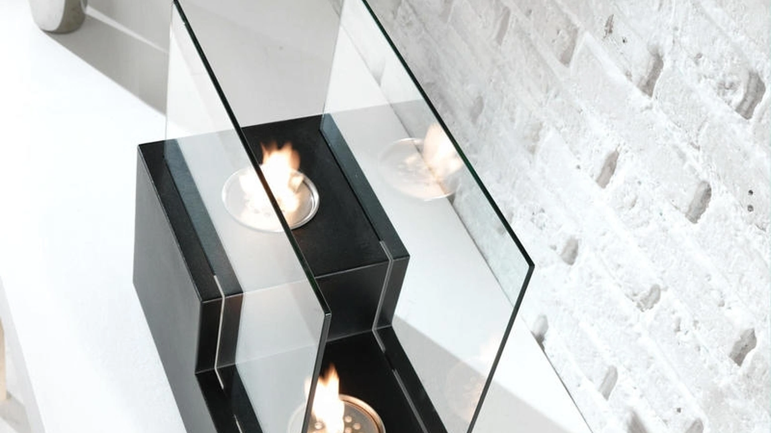 Biocamino da tavolo Two Steps in metallo e vetro con doppio bruciatore di Stones