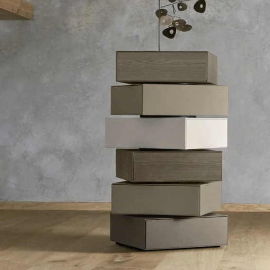 Cassettiera Domino Giro in laccato e legno di Sangiacomo