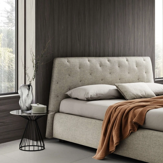 Letto matrimoniale con testiera Atrium di Le Comfort