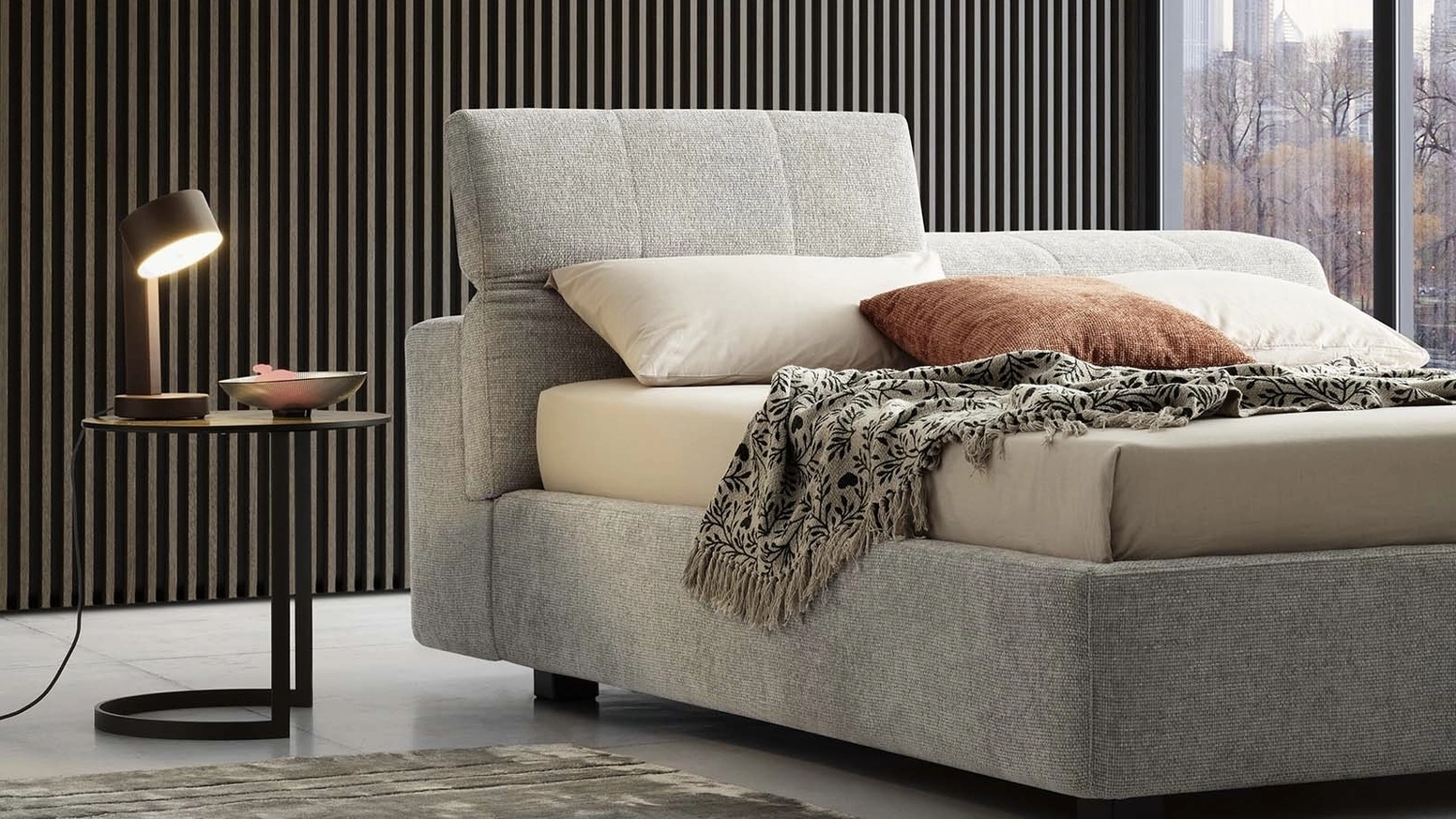 Letto con testiera reclinabile Tower di Le Comfort