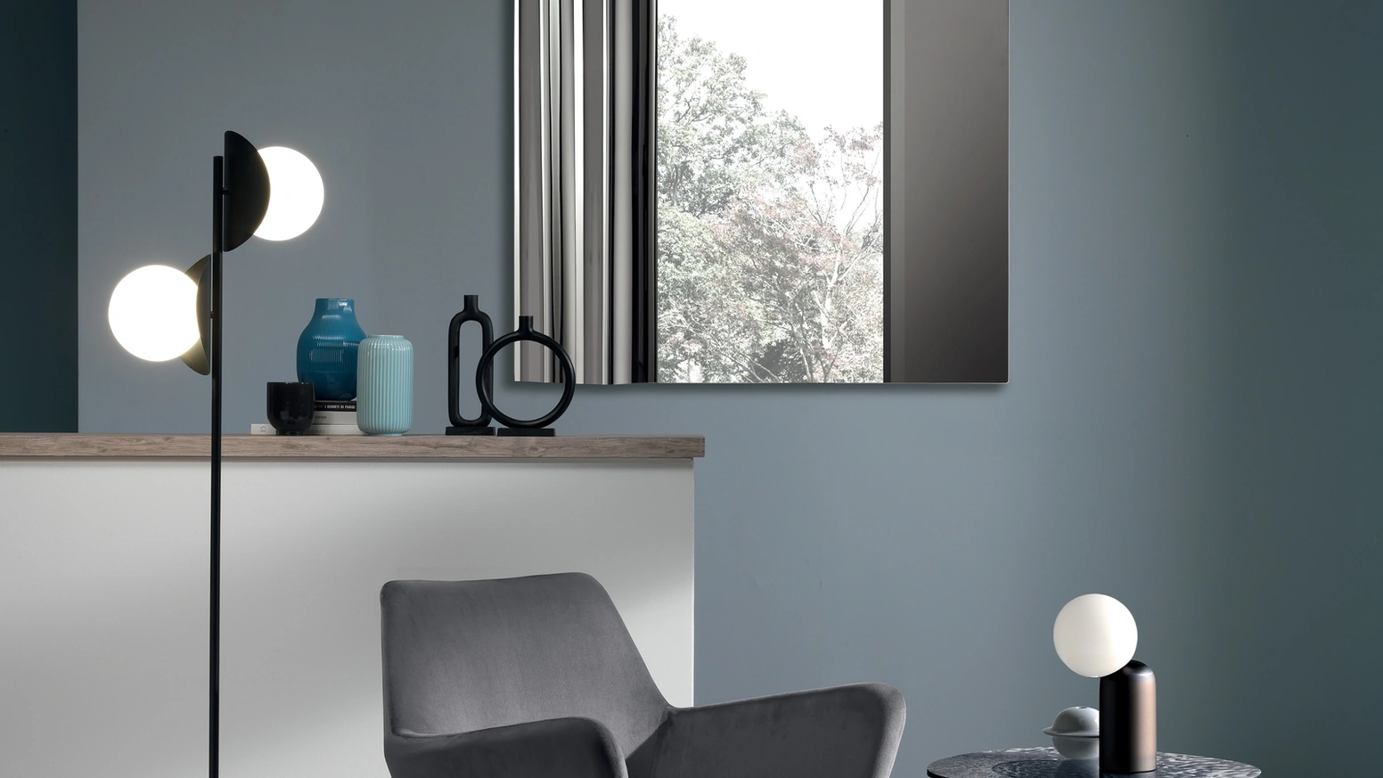 Poltrona Gin in velluto con base in metallo di Stones