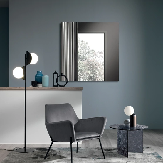 Poltrona Gin in velluto con base in metallo di Stones