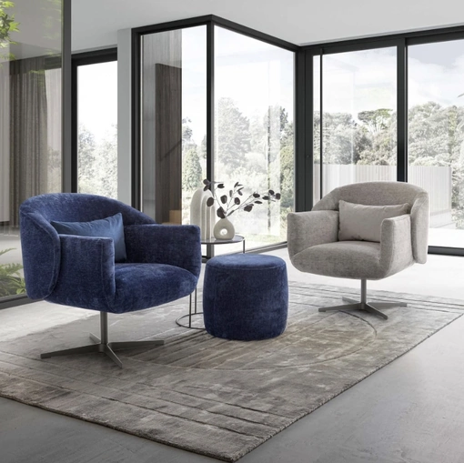 Poltroncina girevole rivestita in velluto Wrap di Le Comfort