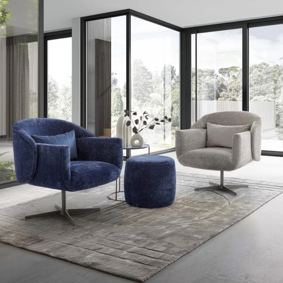 Poltroncina girevole rivestita in velluto Wrap di Le Comfort