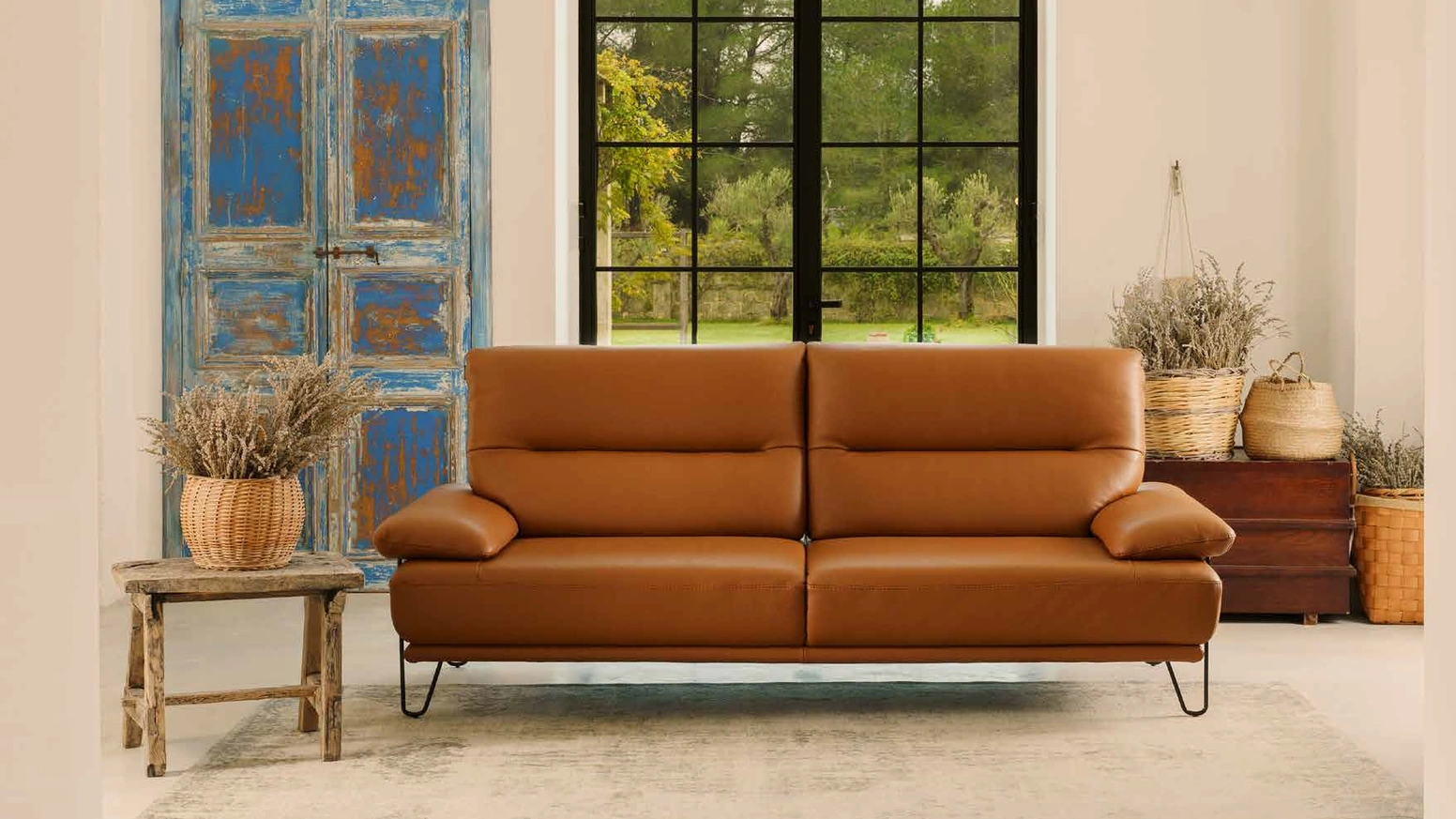 Divano lineare in pelle Folk di Nicoletti Home