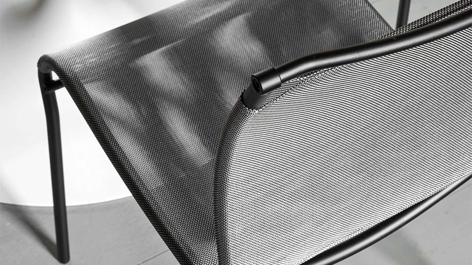 Sedia in metallo e tessuto Air di Connubia