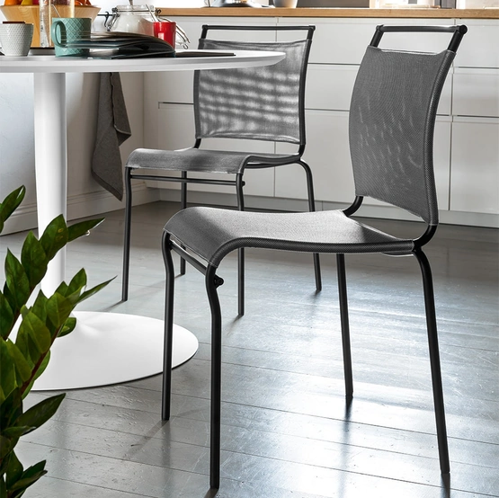 Sedia in metallo e tessuto Air di Connubia