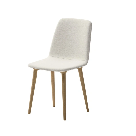 Sedia Alberta in tessuto imbottito con struttura in frassino di Veneta Cucine