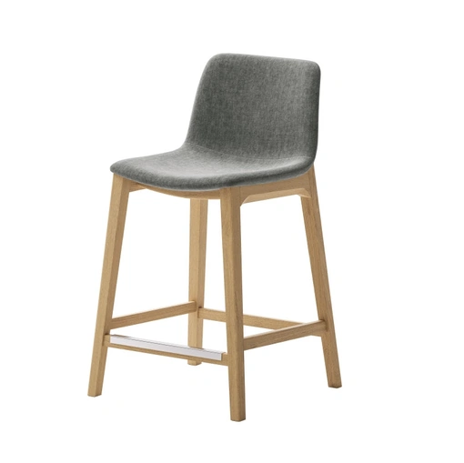 Sgabello Alessia in tessuto con struttura in frassino di Veneta Cucine