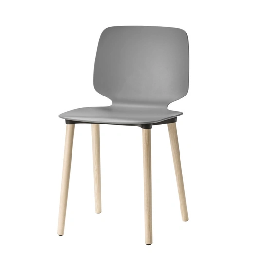 Sedia Babila Legno con scocca in tecnopolimero di Veneta Cucine