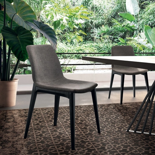 Sedia Boutique in tessuto e massello di frassino di Scavolini