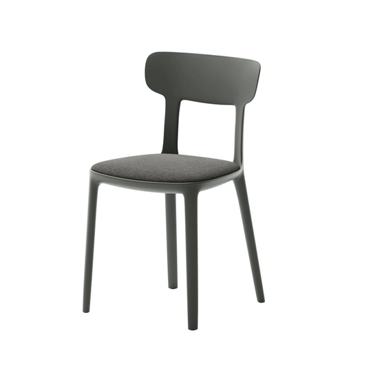 Sedia Canova in polipropilene con seduta in tessuto imbottito di Veneta Cucine
