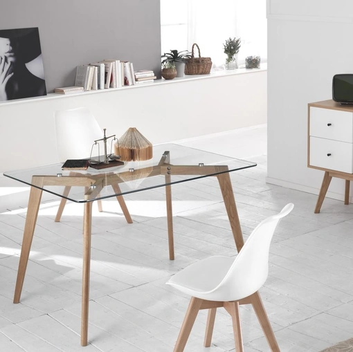 Sedia Carlotta in polipropilene con seduta imbottita rivestita in ecopelle e gambe in legno di faggio di Stones