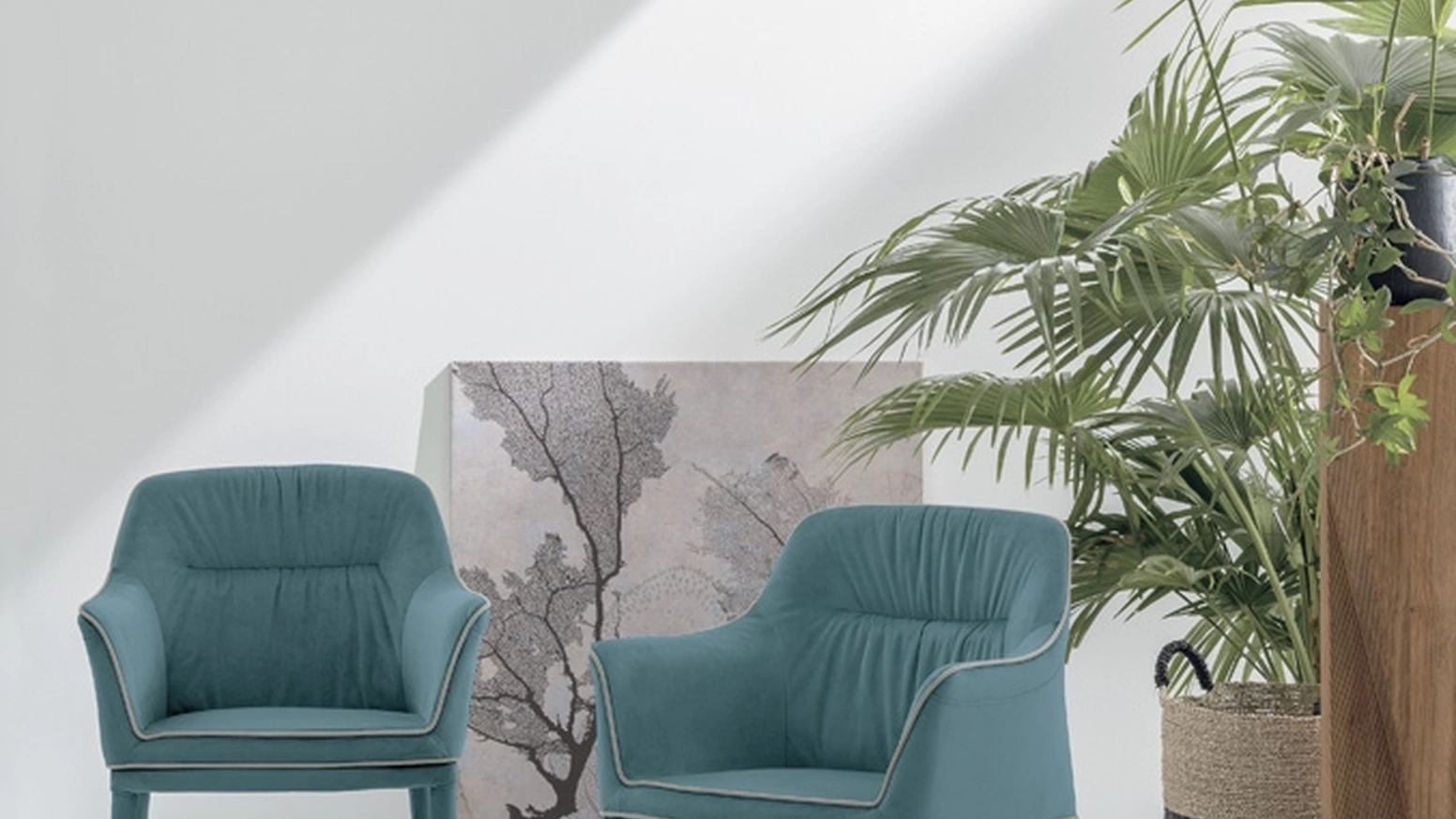 Sedia Dallas Poltroncina interamente rivestita in morbida microfibra effetto velluto di Target Point