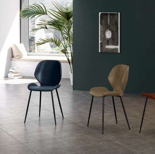 Sedia Diana rivestita in soft touch vari colori con gambe in metallo di Stones