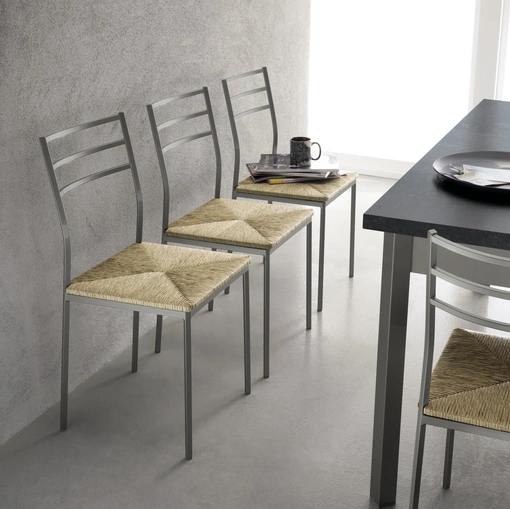 Sedia Duetto in metallo con seduta in paglia sintetica di Scavolini