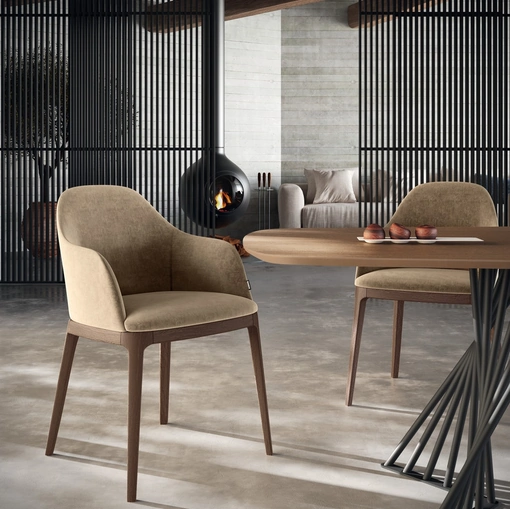 Sedia Egg Poltroncina in tessuto e massello di frassino di Scavolini