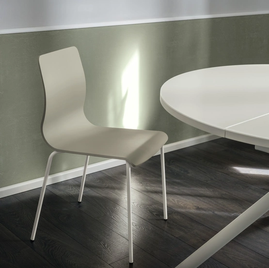 Sedia Endless in legno laccato di Scavolini