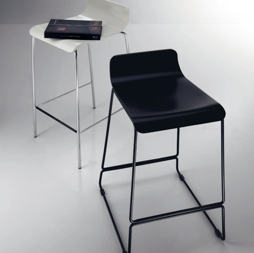 Sgabello Endless in faggio laccato di Scavolini