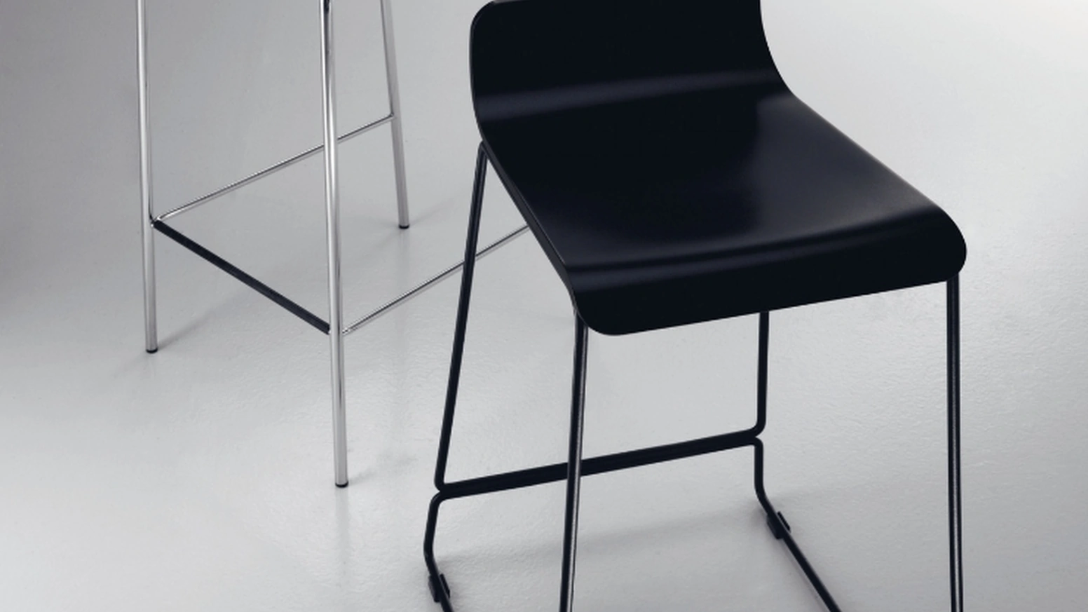 Sgabello Endless in faggio laccato di Scavolini