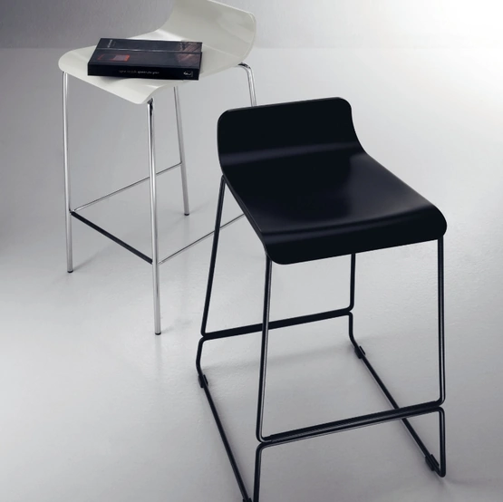 Sgabello Endless in faggio laccato di Scavolini