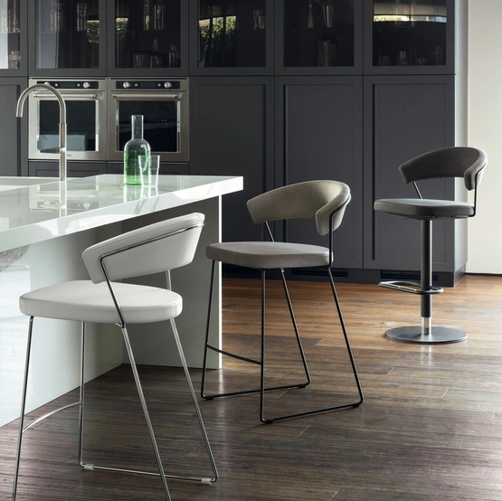 Sgabello Great in pelle di Scavolini