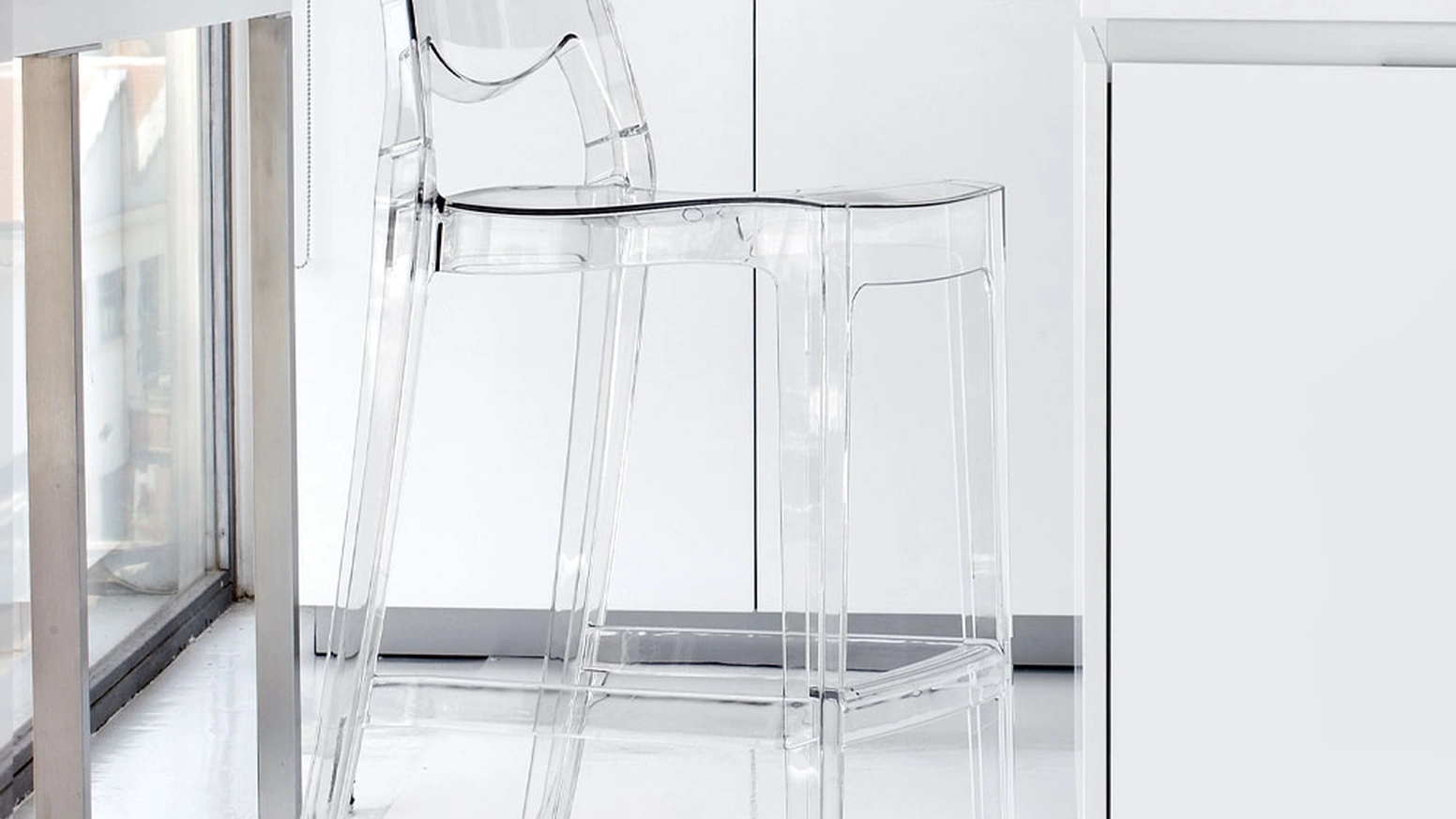 Sgabello Ink Stool 65 in policarbonato trasparente di La Seggiola