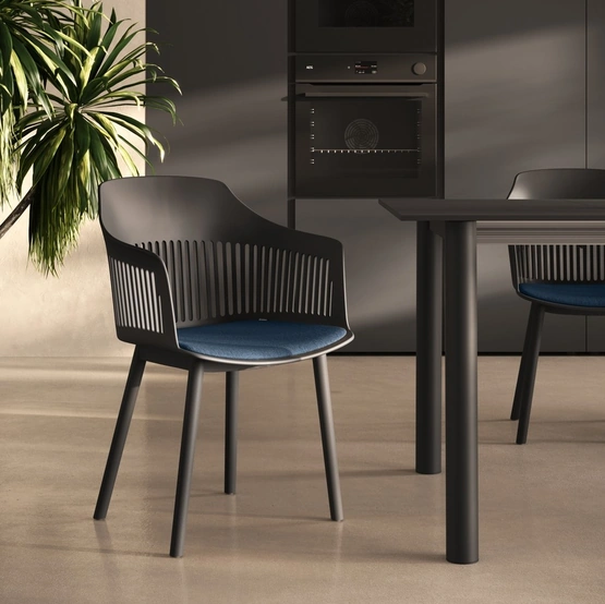 Sedia Laila con braccioli di Scavolini
